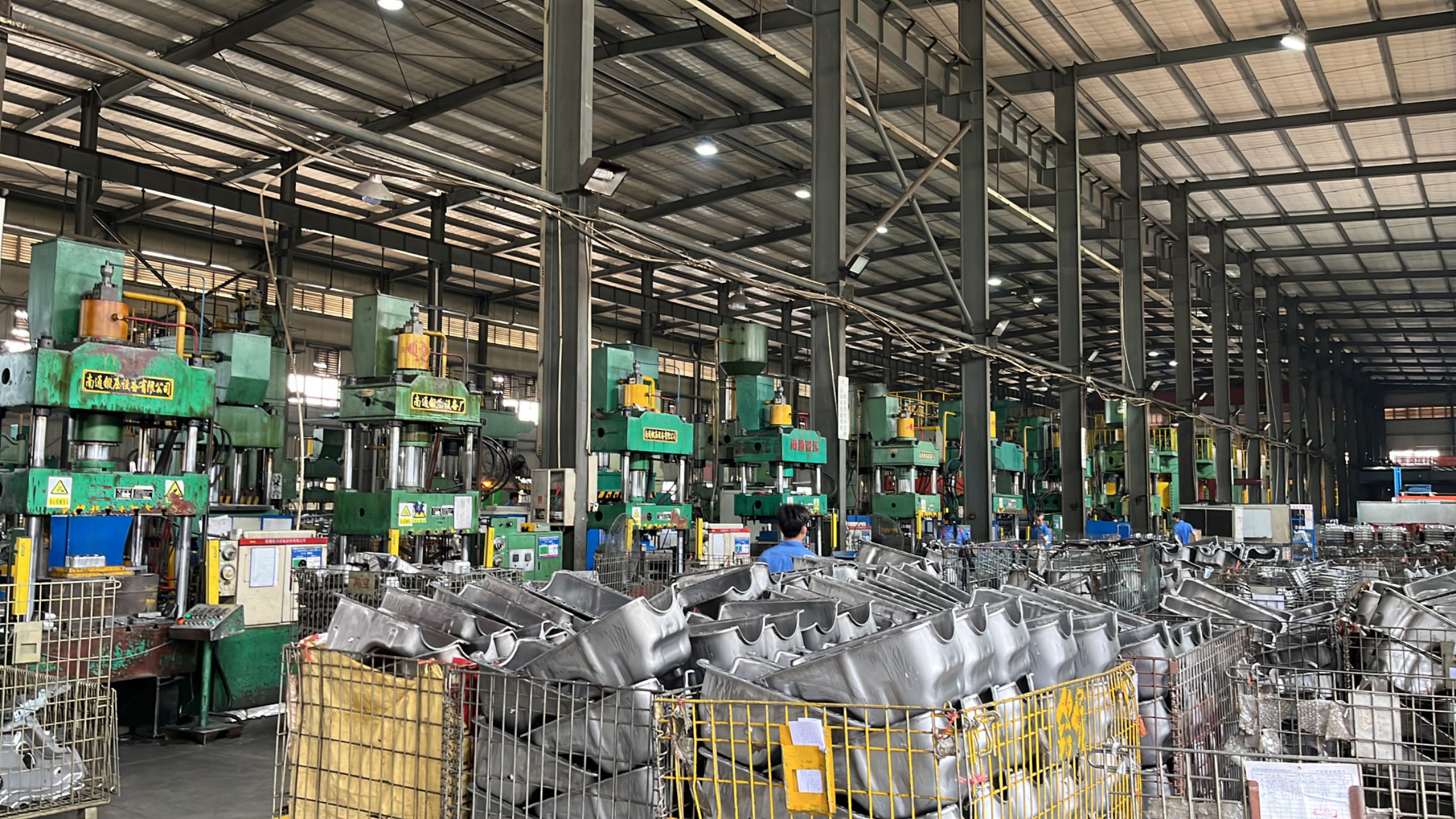 Stamping workshop for engine oil pan 