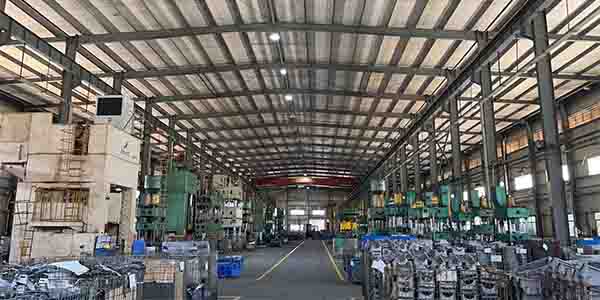 Engine oil pan stamping workshop